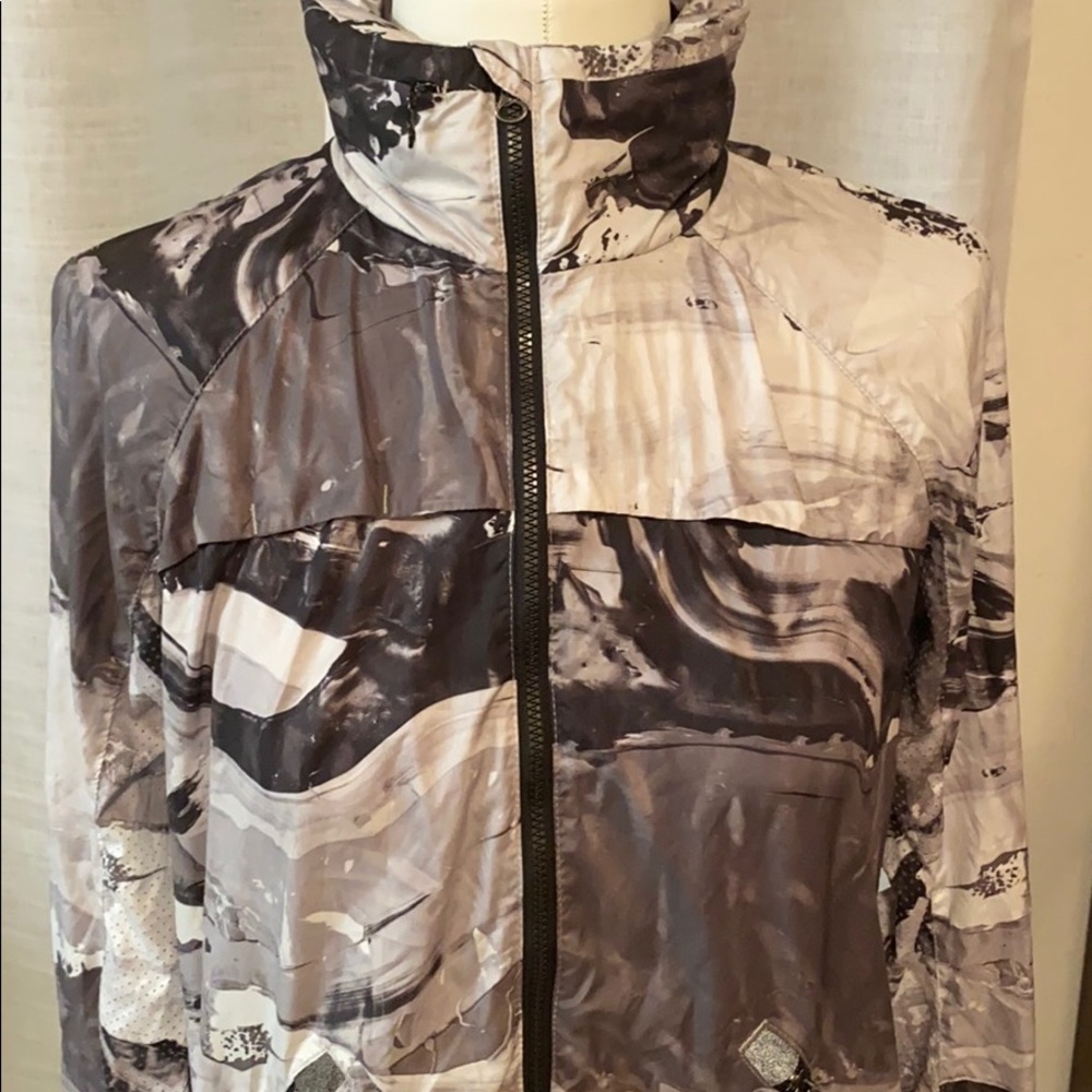 Lululemon Light Running Jacket - image 2